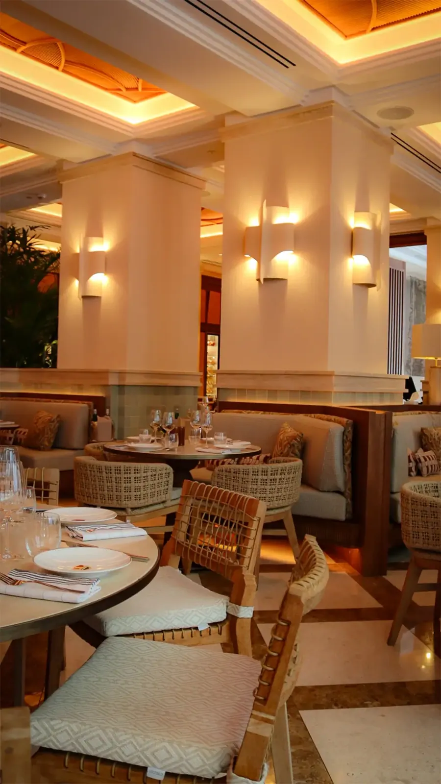 Beefbar amara hotel luxury restaurant interior photography Rois Lappas