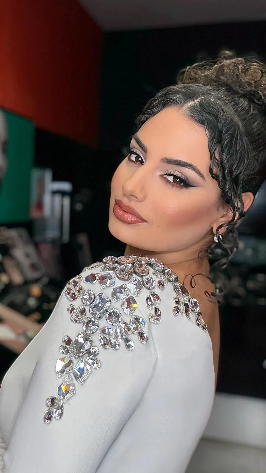 Glam makeup beauty portrait retouching Rois Lappas
