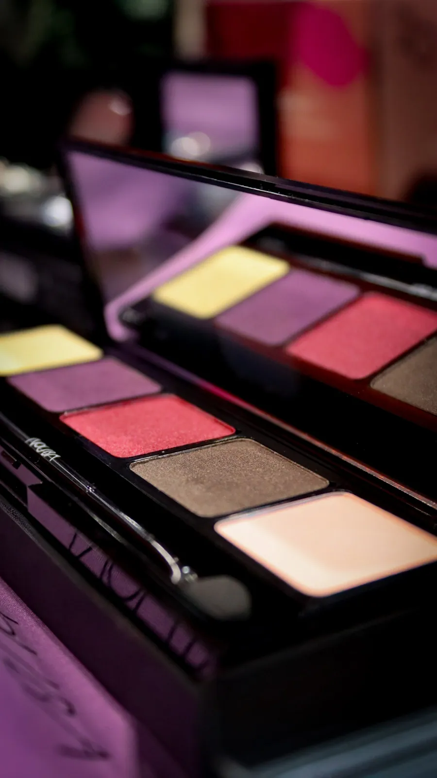 Makeup palette cosmetics product content creation Rois Lappas