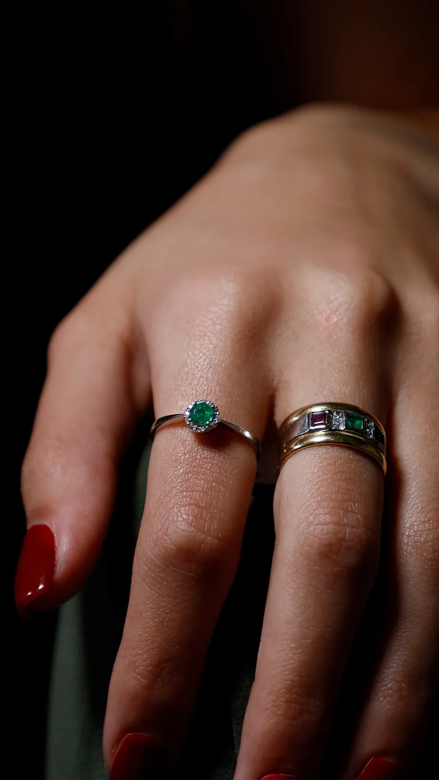 Emerald rings jewelry product photo editing Rois Lappas